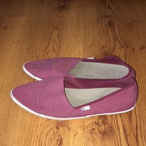 Sanuk Shoes - Sanuk burgundy shoes size 9 Sanuk Shoes - Sanuk burgundy shoes size 9